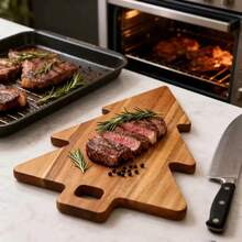 Christmas Tree-Shaped Cutting Board Holder With Handle - 33 Cm X 23 Cm X 1.5 Cm. Wood Grain Design, Sturdy Wooden Structure, Suitable For Cutting Vegetables, Fruits, Cooked Food, Cheese Board, Easy To Clean, Home Decoration Tray, Serving Plate For Party Food, Ideal Gift Choice For New Year, Mother's Day, And Cooking Enthusiasts.