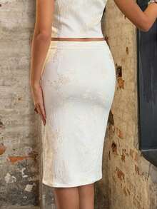 Faeriesty 女士新款中国风中长裙 | 常规腰线 | 侧开衩设计 | 精致花卉贴花和刺绣细节 | 适合正式商务会议、高端企业活动、奢华晚宴、精致婚礼、盛大周年庆典等场合 | 也适合新年和情人节派对穿着 - 藕粉色 - 查看 2