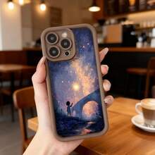 Funda para teléfono con borde negro estampado de galaxia y silueta de niño bajo cielo estrellado ideal para uso diario en cafeterías y espacios urbanos Aplicable a los teléfonos de la serie Apple y Galaxy - Burdeos - Ver 5