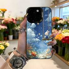Cubierta de teléfono con diseño de conejo en columpio azul cielo nubes marina estrellas y peces para mujeres estilo dulce ideal para uso diario y regalos Aplicable a los teléfonos de la serie Apple y Galaxy - Blanco - Ver 1