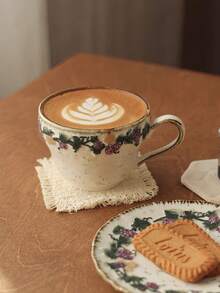 法式复古葡萄藤浮雕陶瓷杯碟套装，浅浮雕工艺，独特图案设计，咖啡杯碟套装，下午茶杯碟套装，饮料杯，拿铁杯，小吃盘，适合日常使用，家居、餐厅、咖啡馆等场所，亦可作为礼品赠送。