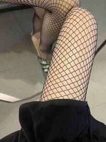 7pc Roaring 20s Costume Set, 1920s Flapper Girl Kit For Themed Party, Great Gatsby Party Costume Kit With Feather Headband, Pearl Necklace, Fishnet Stockings, Long Gloves, Earrings, Bracelet, Shawl For Women