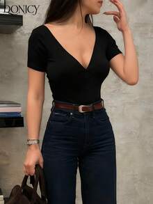 DONICY 女士黑色深V领交叉露背短袖修身上衣，时尚优雅，适合夏季穿着，可用于情人节约会、狂欢节郊游、派对、休闲度假和日常穿着。 - 黑色 - 查看 1