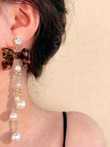 一对时尚复古蝴蝶结吊坠水钻仿珍珠耳环，奢华而温柔的耳环风格，适合女性日常生活、旅行、约会、餐饮派对、海滩度假、返校季节、毕业季节佩戴、节日礼物和派对礼物。情人节、妈妈、母亲、母亲节、礼物 - 彩色 - 查看 5