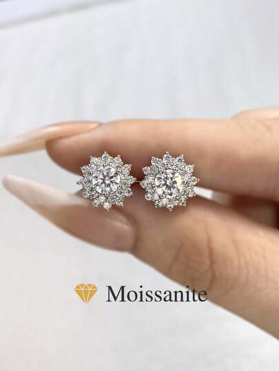 1 Pair Of 0.5ct Sunflower Moissanite Wedding Engagement Stud Earrings, 925 Sterling Silver, Elegant And Simple Lady's Earrings, Exquisite Women's Jewelry Gift, Suitable For Christmas, Everyday Wear, And Dates