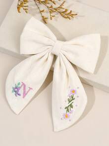 1件女孩26字母刺繡髮夾，甜美花卉字母設計髮夾，女孩生日春季髮飾，精緻女孩髮夾附優雅刺繡（白色/海軍藍），返校季 - 彩色 - 查看 20