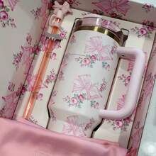 STANLEYss 40oz Cup Love Shack Fancy. 40OZ / 1.18 L Stainless Steel Double Wall Vacuum Insulated Tumbler With Lid And Straw For Water.   Exquisite Pattern Tumbler.   Large-Capacity Cup, Travel Mug, Coffee Mug, Car Mug, Water Cup, Outdoor Camping, Driving, Birthday Gift, Christmas Holiday Gift For Who You Care, Handy Cup For Ice Drinks & Hot Drinks. - 40oz/1180ml - Xem 18