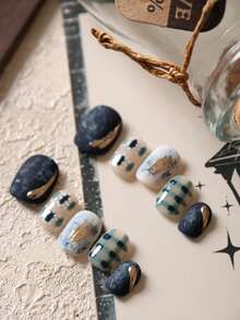 10片亚克力按压式美甲贴片，磨砂绿金蓝条纹，短款，适合办公室日常佩戴，套装包含1张粘合贴片和1个迷你指甲锉。 - 彩色 - 查看 2