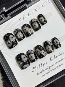 10 adesivos minimalistas para unhas curtas, estilo retrô elegante, com estampa de moeda antiga e floral, pintados à mão, em base preta.