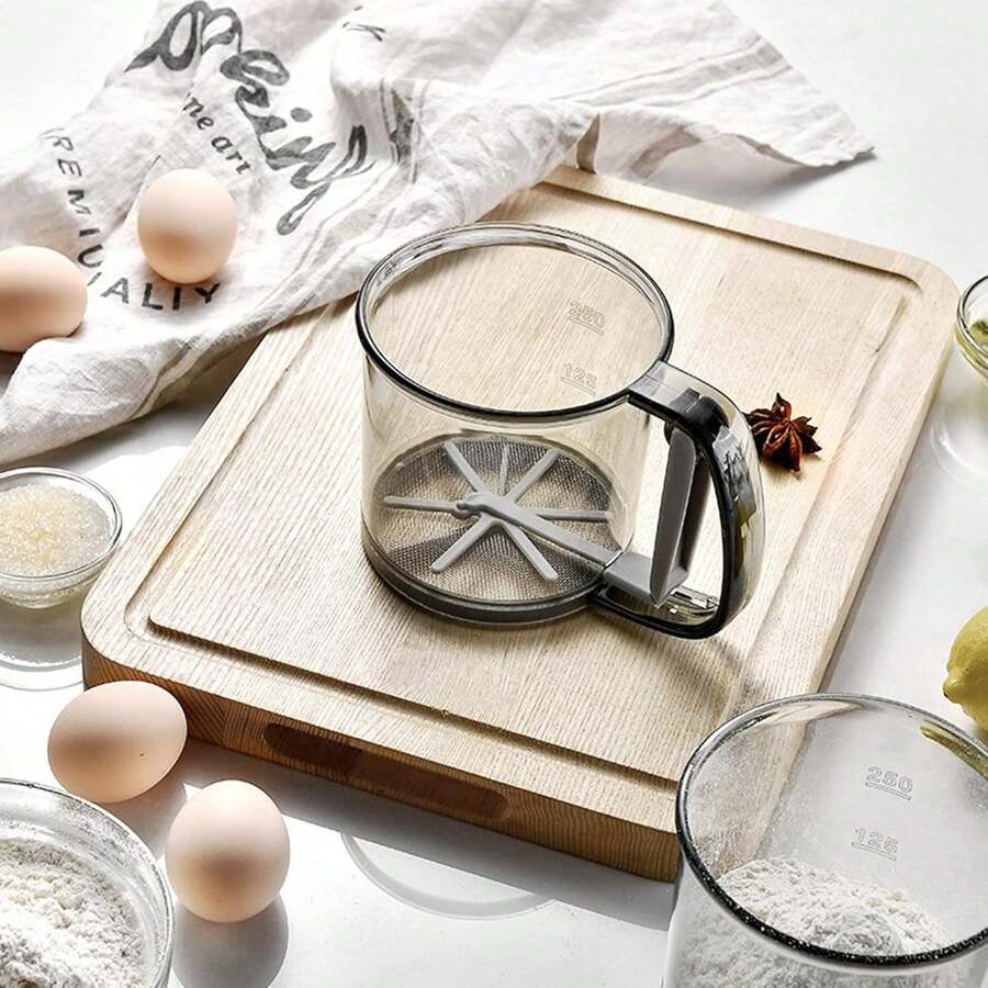 1个不锈钢面粉筛 - 细网烘焙工具，圣诞节必备，可轻松制作光滑面团和蛋糕糊，经久耐用，适用于厨房和餐厅，节日烹饪必备，现代厨房用具，持久耐用材质