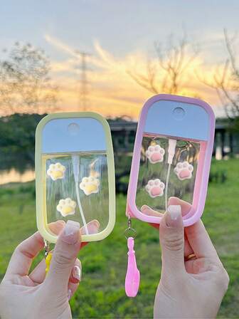 Botella rociadora, botella de empaque de agua humectante con garra tridimensional linda, botella rociadora portátil con gancho, regalo de cumpleaños para familiares y amigos, regalo de festival, adecuada para 50ml