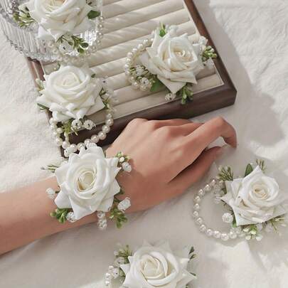人造玫瑰胸花及腕带，玫瑰花搭配白色满天星，适合新娘、伴娘、母亲佩戴，搭配高档珍珠链腕带，适用于婚礼、派对、周年纪念、晚宴、开幕式等场合。