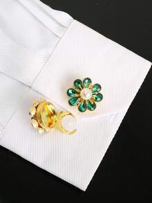 2个时尚多功能水钻花朵纽扣套；优雅精致的男女衬衫装饰纽扣；无需缝纫，3秒即可佩戴，适合正式场合、日常穿着和聚会。