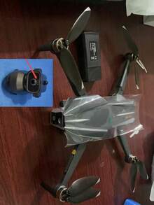 CASRRA 全新K18MAX银灰色遥控无人机，带摄像头，支持WiFi和2.4GHz双频 | 4.5英寸5G实时显示屏遥控器 | 双摄像头（拍照/录像）光流悬停 | 智能避障 | 无刷电机，一键降落 - 新手友好，室内/室外/派对娱乐及竞速多旋翼飞行器。包含：收纳包、存储卡+读卡器、备用螺旋桨。理想的生日、圣诞节、万圣节礼物，数码相机。