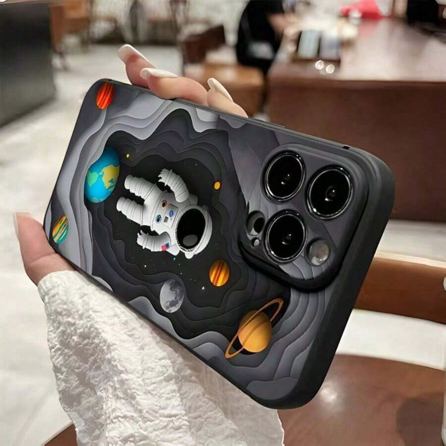 Astronaut And Space Themed Phone Case Designed With Stunning Interstellar Imagery Compatible With IPhone 16 15 14 13 12 And 11 Pro Models And Made Of TPU Protective Material Perfect For Space Enthusiasts Family Friends And Creative Minds On Birthdays Holidays Or Any Special Occasion - 黑色 - 查看 1