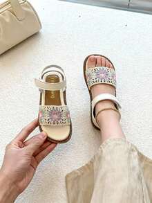 A Pair Of Summer Bestsellers, The Girls' Hook-Patterned Hollowed-Out Flat Sandals, Are Fresh And Sweet. The Colorful Patterned Anti-Slip Open-Toe Buckle Princess Shoes Are A Must-Have For A Gentle Style When Little Girls Go Out