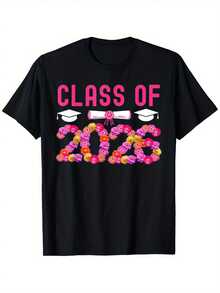 Camiseta de Graduación Clase de 2026 - Unisex 100% Ajuste Cómodo con Ligera Elasticidad, Diseño de Gorra y Diploma en Rosa y Negro con Numeración 2026 - Ropa de Celebración del Último Año para Hombres y Mujeres (S-XXXL) - Cuello Redondo Casual de Manga Corta, Lavable a Máquina - Negro - Ver 1
