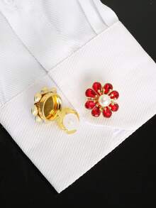 2个时尚多功能水钻花朵纽扣套；优雅精致的男女衬衫装饰纽扣；无需缝纫，3秒即可佩戴，适合正式场合、日常穿着和聚会。