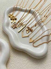 17KM Conjunto de 14 colares com pingentes simples e modernos em estilo vintage: moeda, coração, laço, borboleta e formas geométricas básicas. Ideal para presentear mulheres, irmãs e casais. Perfeito para férias, encontros, ocasiões casuais, festas, casamentos, Natal e Dia dos Namorados.