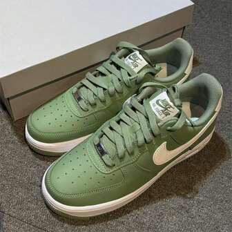 Nike Men's Air Force 1 Casual Lightweight Sneakers