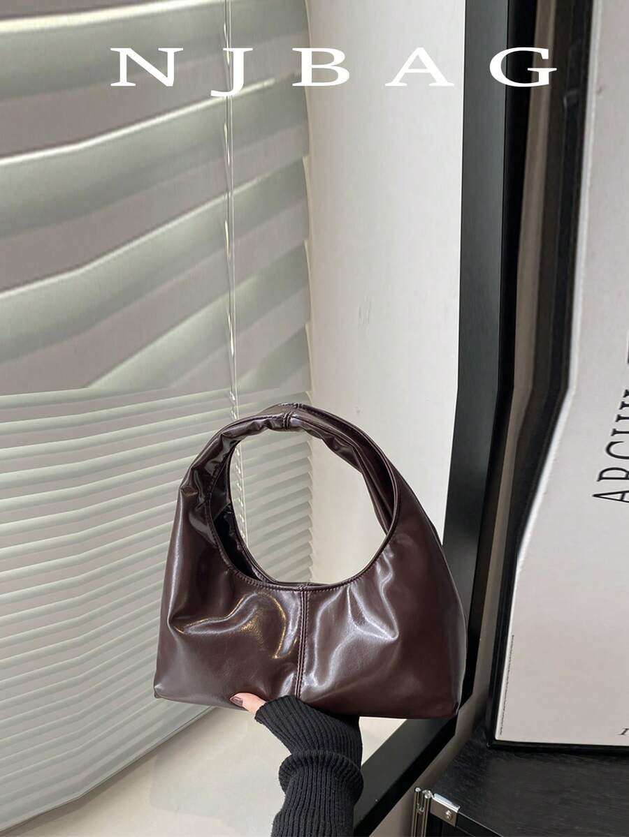 1个绗缝按扣PU纯色复古软皮饺子肩包，时尚拼接腋下包，新月形油蜡皮大容量通勤休闲手提包，适合办公、商务、约会、购物、旅行，可作为礼物送给女友或闺蜜，适合女性日常使用。