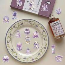 50 piezas Paquete de pegatinas "Purple Dream" resistentes al agua, transparentes de PET para decoración de planificadores - Patrones de flores de colores mixtos, pegatinas reutilizables autoadhesivas, adecuadas para portátiles, botellas de agua, cuadernos - Adecuadas para superficies de vidrio, formas irregulares