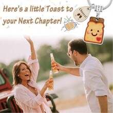 送给女性的全新开始礼物——祝酒钥匙扣，送给即将离职同事的礼物，送给新订婚夫妇的订婚派对礼物（带挂饰），送给首次购房者的乔迁礼物