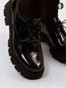 Nuevos MODA de plataforma y cuña para mujer, slip-on, de piel negra, zapatos pequeños. Cómodos oxfords con elevación, zapatos para fiesta estilo británico,Zapatos Oxford con cordones, color negro elegante y sólido para mujer, de suela plana, para el otoño de 2025 - Negro - Ver 5