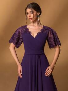 Faeriesty Đầm dành cho mẹ cô dâu Mosy với cổ chữ V thanh lịch, bèo nhún trễ vai mềm mại và dáng chữ A duyên dáng, điểm xuyết ren đính cườm – lý tưởng cho các lễ cưới trang trọng, dạ hội lớn, sự kiện thắt cà vạt đen, lễ kỷ niệm và các bữa tiệc tối sang trọng. - Màu tím - Xem 6