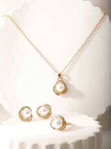 4 件不锈钢首饰套装包括项链、耳环、戒指、复古优雅仿珍珠项链装饰，配有水钻玫瑰花瓣，适合女性日常/派对佩戴、母亲节和情人节礼物