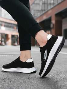 Zapatillas de tenis antideslizantes para hombre, ligeras y cómodas, diseño de choque de colores negro y rojo, estilo sencillo y a la moda, adecuadas para deportes, caminar, correr, fitness, fiesta, viaje y uso diario - Blanco y Negro - Ver 3