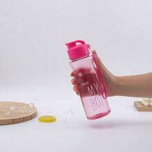 Sticlă de apă portabilă cu capac rabatabil, material PET de 550 ml (rezistent la temperaturi sub 50 °C), pentru sporturi în aer liber, pahar de plastic, pahar de apă pentru uz zilnic al studenților, mâner de transport, potrivită pentru camping, drumeții, fitness, hidratare în aer liber, cadou de ziua de naștere - Multicolor - Vizualizare 5