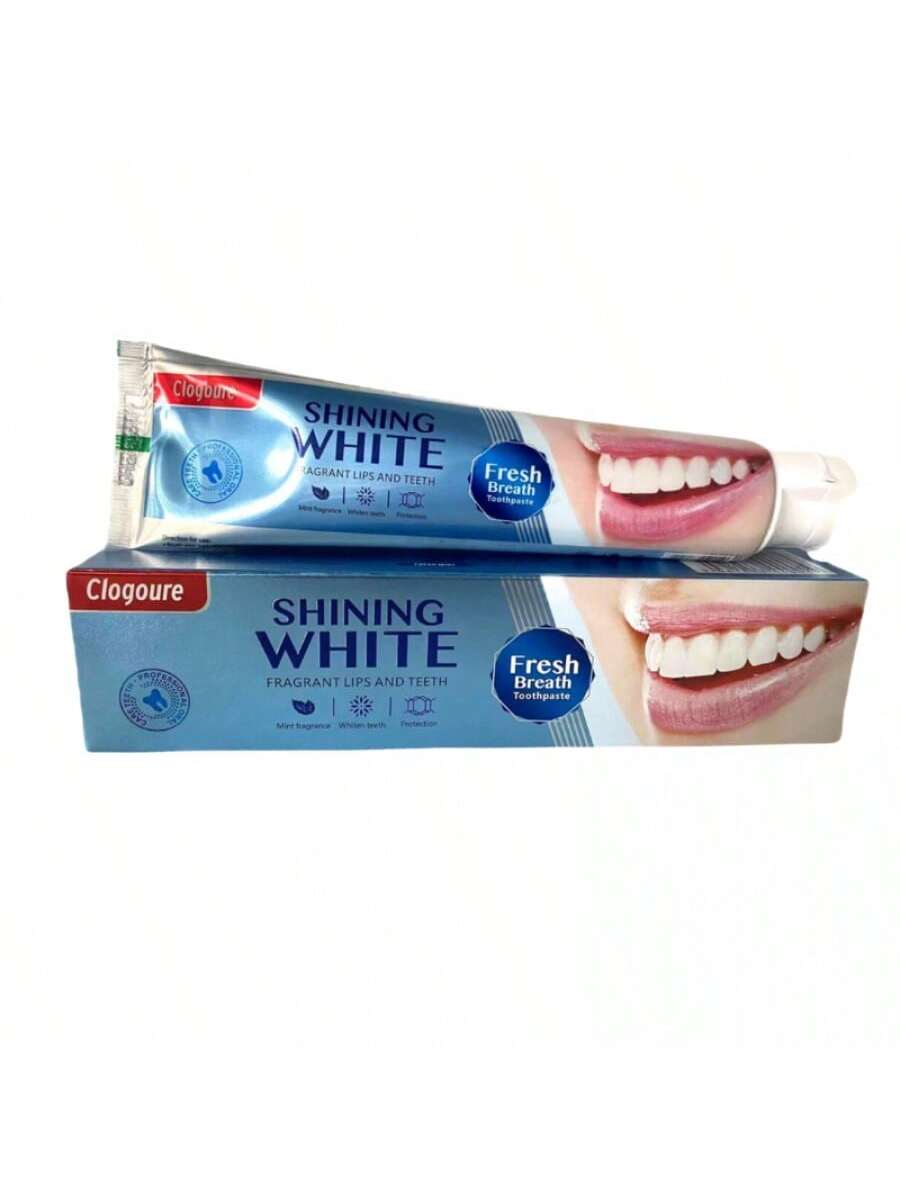 Labios clogonados con fondo azul y cara sonriente