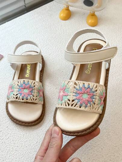 A Pair Of Summer Bestsellers, The Girls' Hook-Patterned Hollowed-Out Flat Sandals, Are Fresh And Sweet. The Colorful Patterned Anti-Slip Open-Toe Buckle Princess Shoes Are A Must-Have For A Gentle Style When Little Girls Go Out
