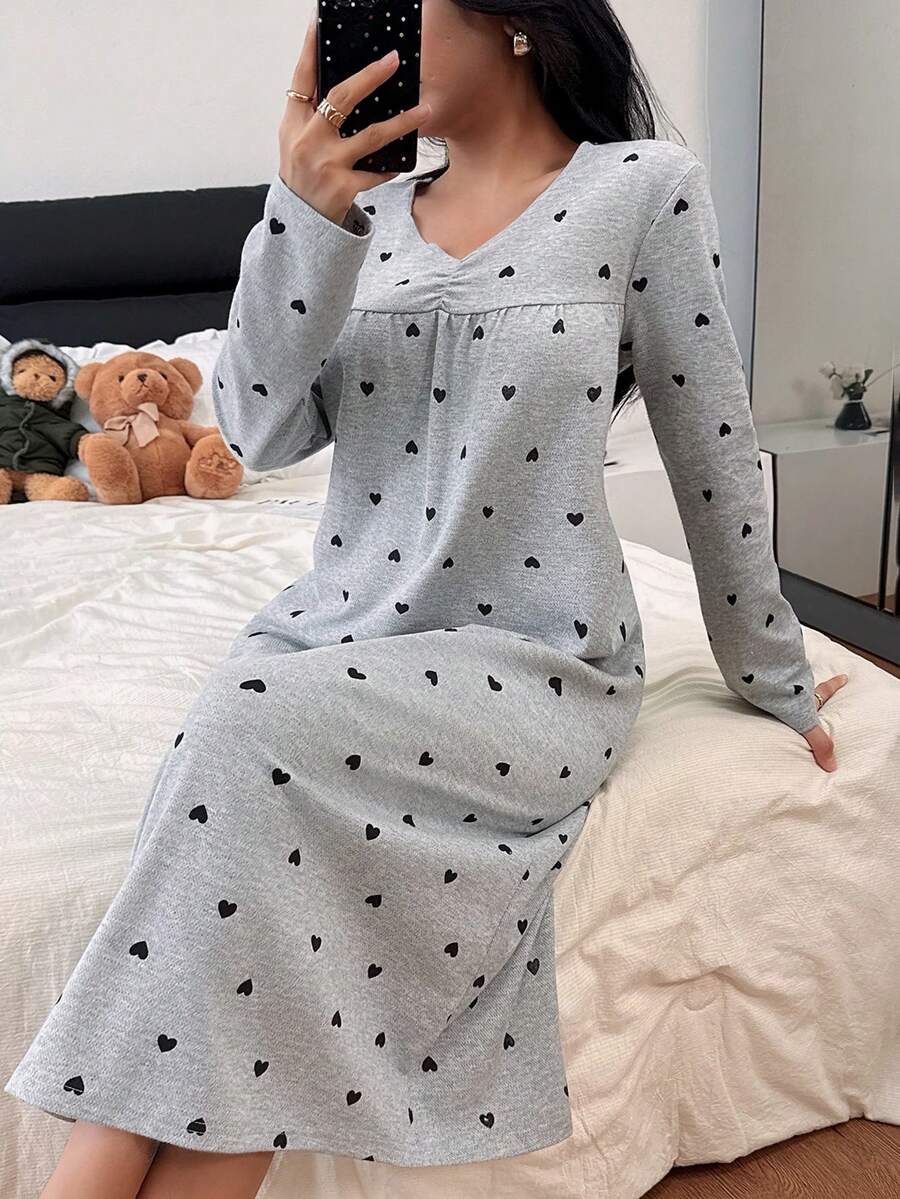 女士成熟款 V 领心形印花长袖睡袍，适合家居服 - 灰色 - 查看 1