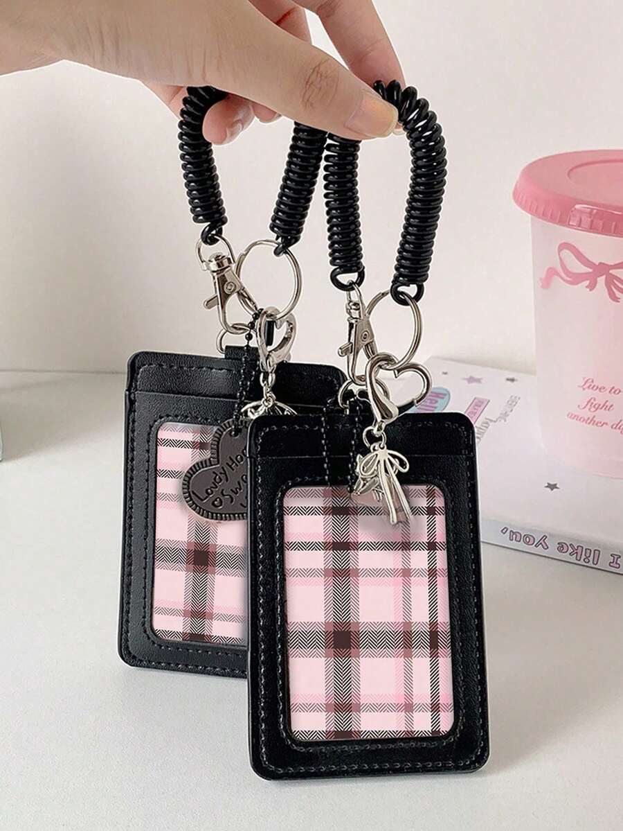 1個可伸縮心形卡片夾鑰匙圈,附黑白心形吊飾,耐用且時尚的女性配件,可愛實用塑料設計鑰匙圈,校園必備,時尚鑰匙圈,金屬心形吊飾,適用於身分證、信用卡、公車票和鑰匙 - 彩色 - 查看 1