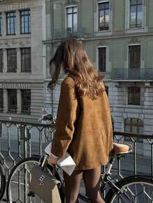 Blazer marrone vintage con bavero, stile casual, vestibilità morbida e minimalista, versatile