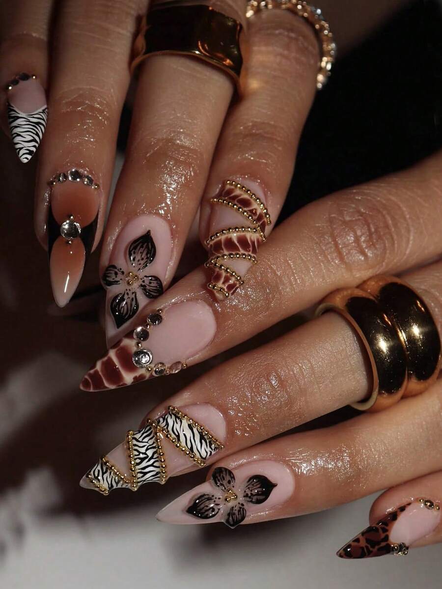 法式豹纹亚克力美甲贴片 24片装 Kpop 中号杏仁形按压式美甲贴片，金属光泽 DIY 棕色和粉色 3D 立体美甲套装，饰有花朵/金链/钻石配件，适合美甲沙龙使用，是女孩和女士日常佩戴、节日派对和新年礼物的理想之选。 - 彩色 - 查看 1