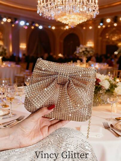 迷你晚宴包，饰有蝴蝶结，可作肩包搭配正式礼服，也可作派对手拿包，适合日常约会，可装手机、口红等时尚配饰