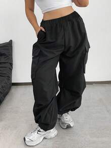 1 chiếc quần cargo nữ dáng rộng có túi nắp và dây rút bên hông, quần dài màu trơn phong cách thường ngày, thích hợp cho mùa xuân, hè, thu và đông. - màu đen - Xem 3