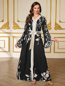 Vestido largo con cuello en V vintage, mangas de pétalo, cinturón y abertura alta en el bajo, en estampado de silueta en contraste negro y beige, para mujeres durante el Ramadán - Negro - Ver 3