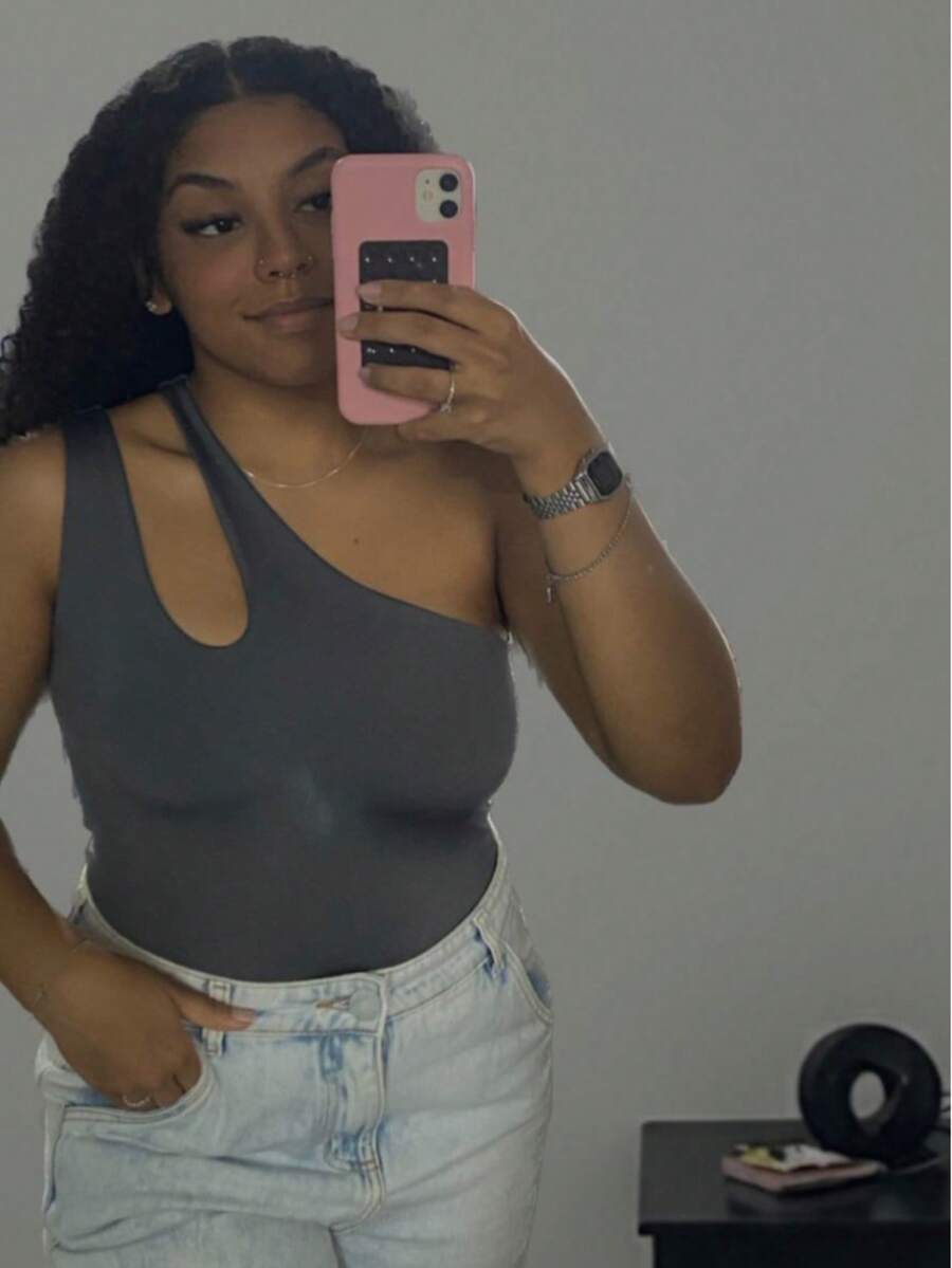 Body   Casual    Vazado / cortado  Assimétrico    Abertura no ombro  Praia  Férias    Todas estacões