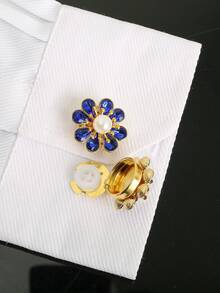 2个时尚多功能水钻花朵纽扣套；优雅精致的男女衬衫装饰纽扣；无需缝纫，3秒即可佩戴，适合正式场合、日常穿着和聚会。