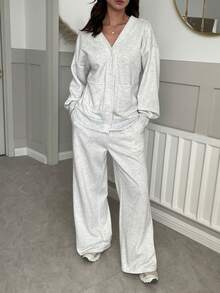 GAOVOT 女士连帽两件套宽松休闲街头运动V领单排扣开衫外套和宽松直筒阔腿裤套装 春季 - 白花灰 - 查看 4