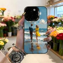 Cubierta de teléfono con diseño de pareja caminando en la playa azul con impresión artística y texto CASETTO para uso diario y ocasiones románticas Aplicable a los teléfonos de la serie Apple y Galaxy - Negro - Ver 1