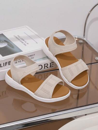 2025年新款夏季儿童网眼绑带凉鞋——黑色和米色设计，时尚休闲，简约舒适。它们是校园生活、休闲聚会、公园玩耍、商场购物和暑假旅行的绝佳选择，并且可以轻松搭配各种童装。