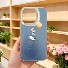 Funda para telefono con diseño de dibujos animados azul claro con personaje sentado en nube y luna estrellas para mujer elegante uso diario y citas Aplicable a los teléfonos de la serie Apple y Galaxy - Blanco - Ver 5