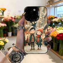 Cubierta de teléfono con diseño de dibujos animados para iPhone en color negro con estampado de pareja de invierno y texto CASETTO ideal para uso diario y regalos Aplicable a los teléfonos de la serie Apple y Galaxy - Negro - Ver 1