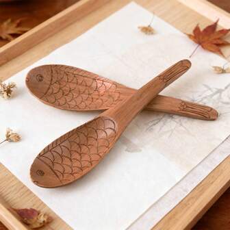 1/2 st träsked i form av en tecknad fisk, kreativ träsked i form av en liten fisksked för glass, lämplig för kaffe, honung, sylt och andra kryddor, perfekt för hemmakaffe och kreativ matlagning, lätt och enkel att använda, oumbärligt i köket