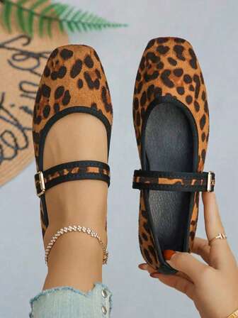 大码休闲时尚舒适方头平底鞋，新款，适合搭配连衣裙，搭扣装饰，春秋季玛丽珍鞋款，纯色